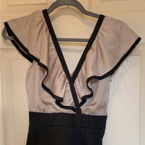 Classy dress - Picture 2 of 2